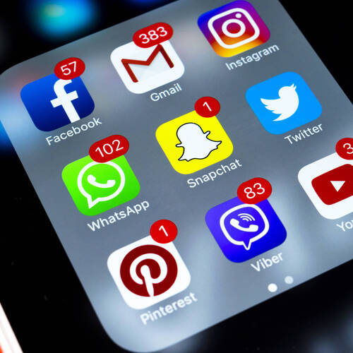 Réseaux sociaux + smartphones = gare à l'addiction